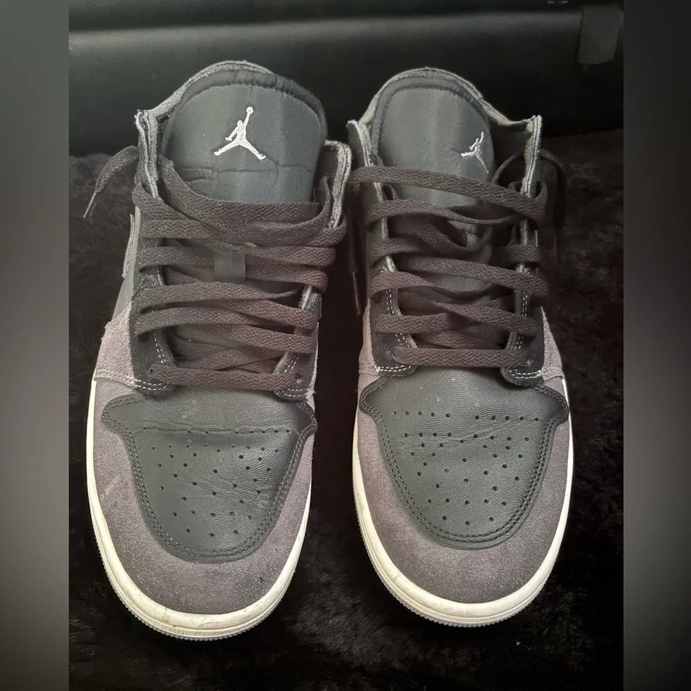 Nike Gray and Black Sneakers - Picture 2 of 6